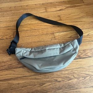 Everlane canvas Fanny pack